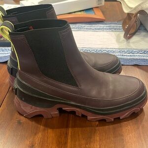 Sorel maroon Brex chukka boots